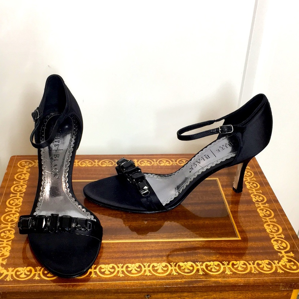 White House Black Market 8 Open Toe Black Heels Satin